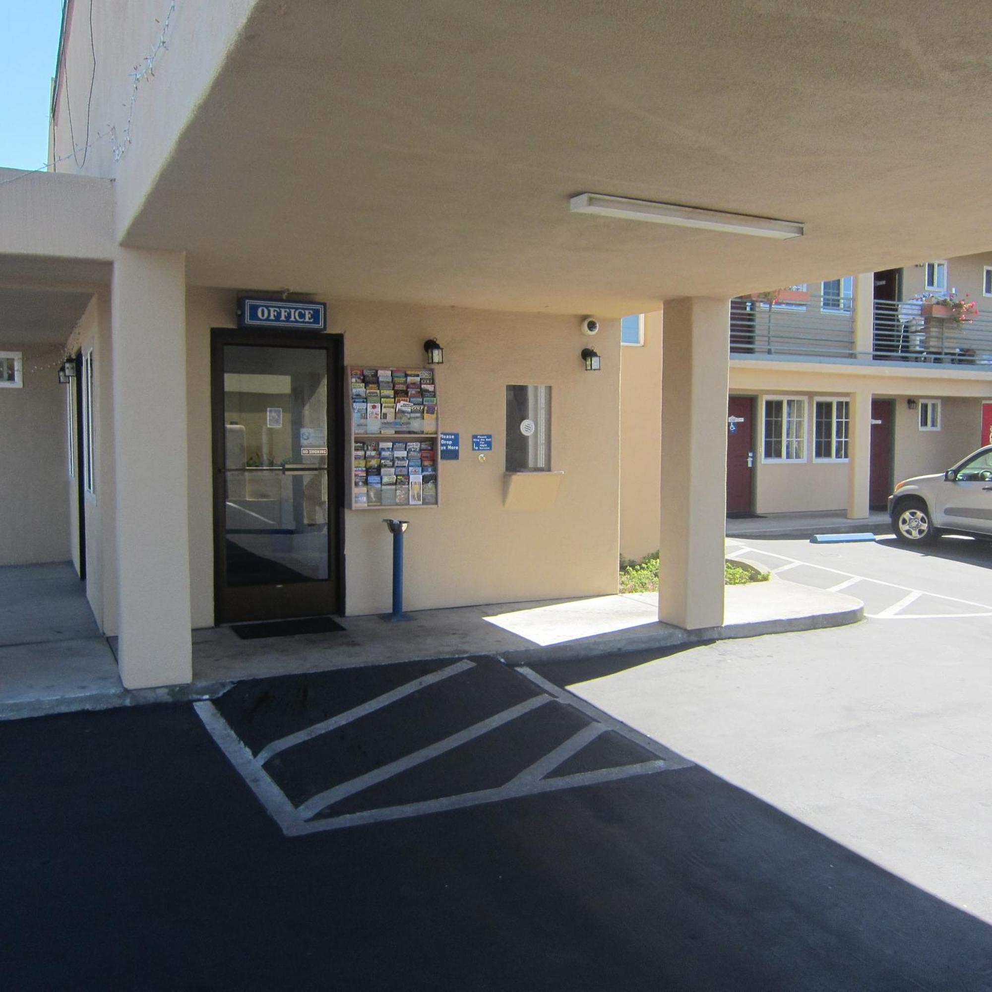 Pacific Motel 2*