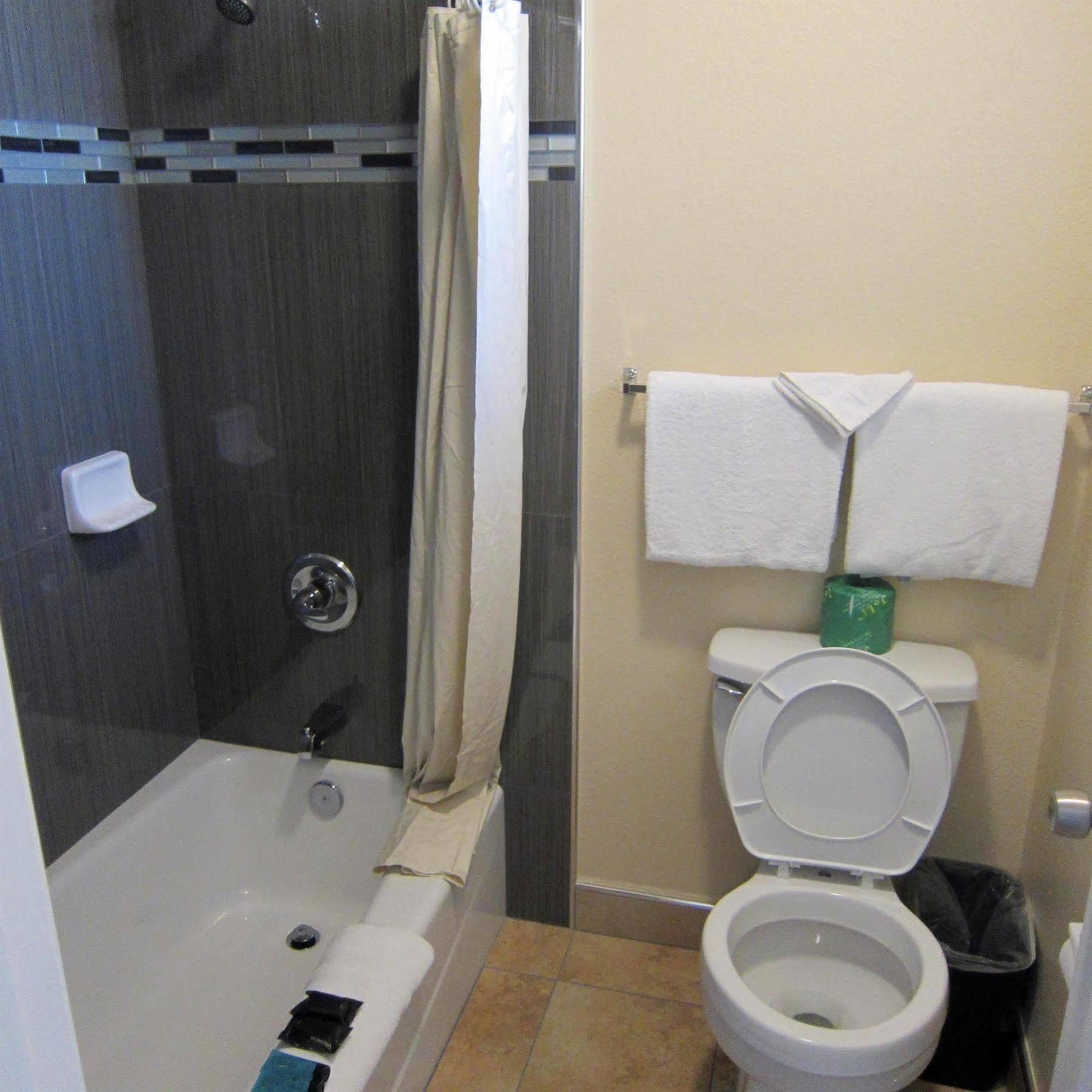 Motel Pacific 2*